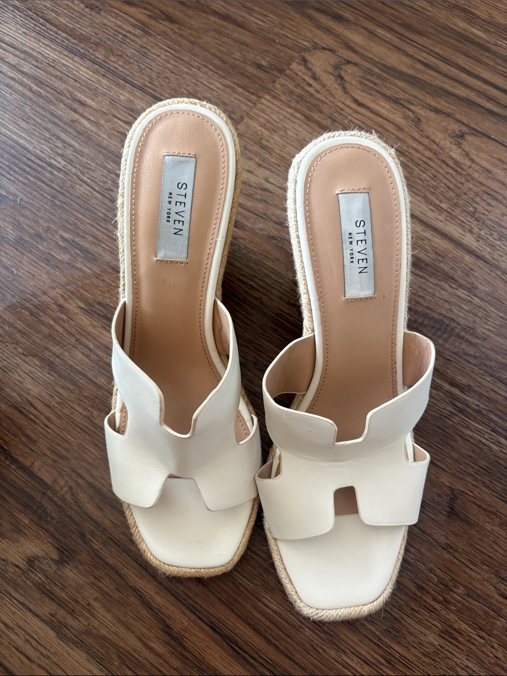 Steven New York size 9
Cream Slip-On Jute-Wedge Mules